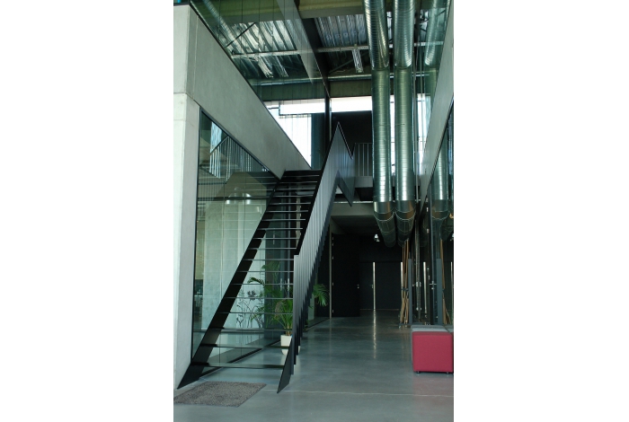 Wim Hautekeete - Realisaties - trap voor showroom schilders- en interieurbedrijf